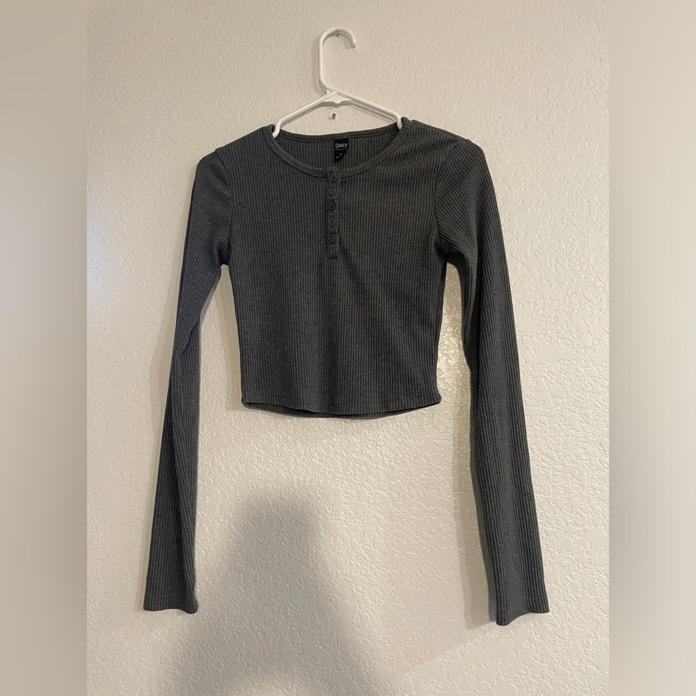 Dazy grey long sleeve cropped top size XS in great pre-loved condition